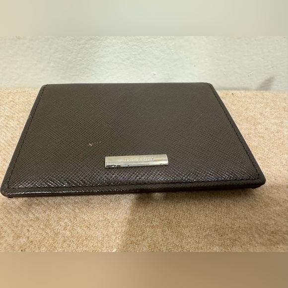 BURBERRY Grayish Brown Leather Folding Card Case (Barely Used) - Picture 6 of 17